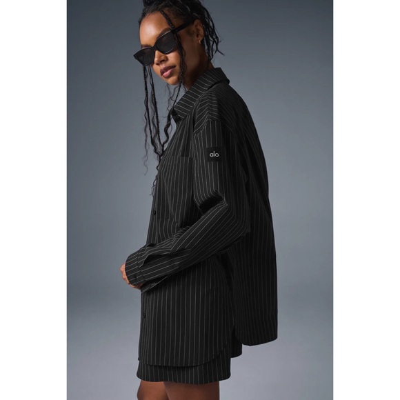 Alo Yoga Pinstripe Daylight Button Down Long Sleeve Black/Titanium M - Picture 4 of 14